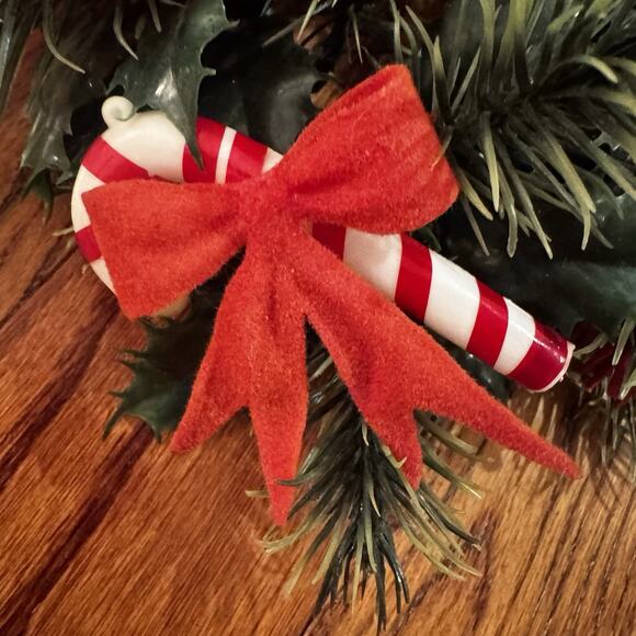 VTG Candle Ring Plastic Holly Candy Canes Flocked Red Bows Pinecones No Candle - Picture 6 of 11
